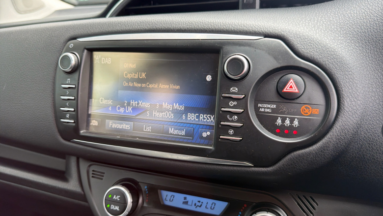 Toyota Yaris 1.5 Hybrid Y20 5dr CVT [Bi-tone] Hybrid Hatchback